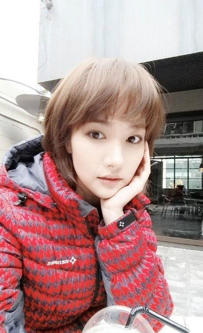 힐러 박민영, 긴 머리 '싹둑' 단발머리로... 평소와 다른 과감한 변신 '왜?' | 세계일보