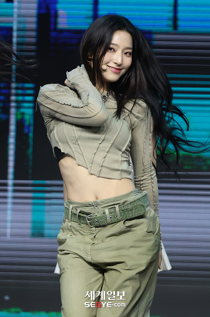 포토] 프로미스나인 이새롬 '너무 사랑스러워' | 세계일보