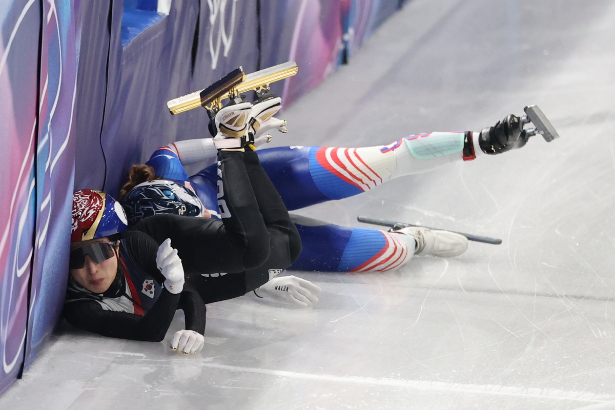 “악! 오노의 미국이 또…” 24년 전 반미감정 치솟게 한 ‘반칙왕’ 오노의 이름이 소환되다, 한국 쇼트트랙, 미국 선수 ‘꽈당’에 혼성계주 준결승 탈락