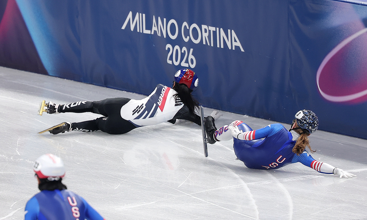 ‘넘어지는 이유 있었네’… 무른 얼음이 복병됐다 [밀라노 동계올림픽]