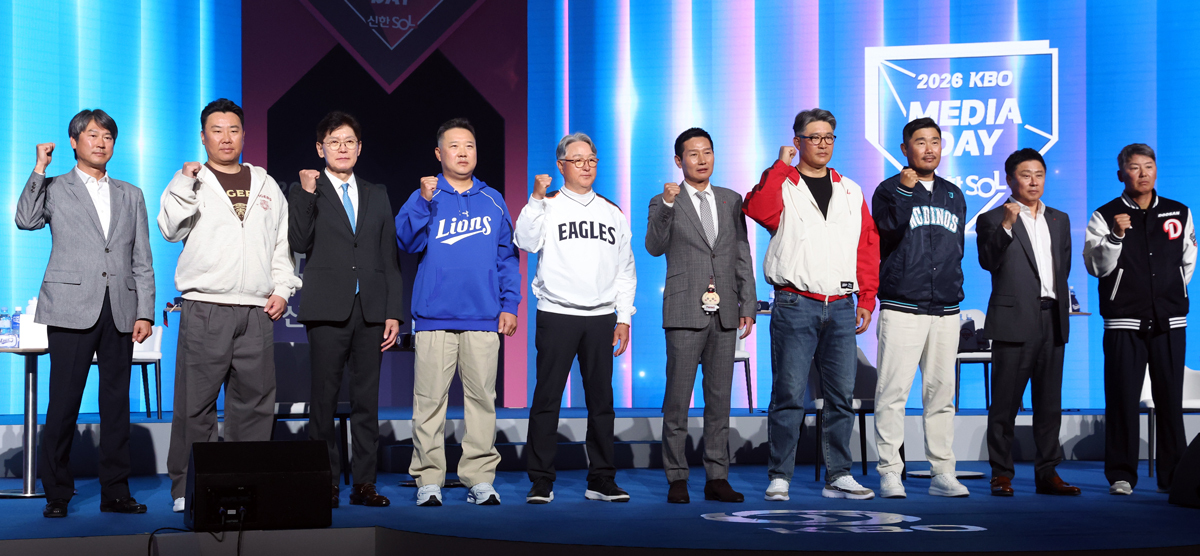 돌아온 야구의 계절… 개막전 선발 투수 ‘외인천하’