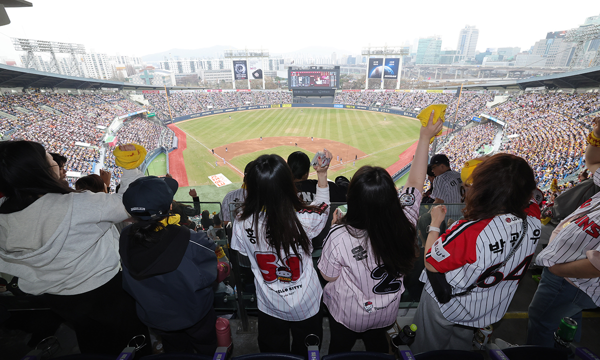 주말에 야구장 다녀오셨나요?… 개막전 ‘구름 인파’