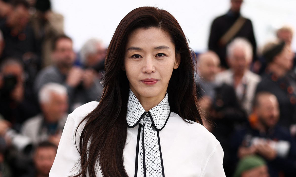 칸 접수한 전지현…연상호 신작 ‘군체’ 글로벌 관심 집중 [2026 칸 라이브]