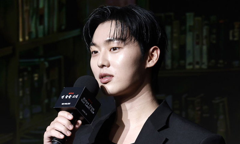 최현욱, 이번엔 만취 라이브로 구설