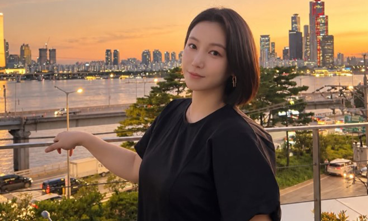 김옥빈, D라인 사진과 함께 임신 고백…