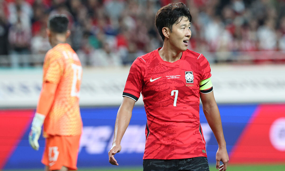 우루과이전 대패는 손흥민-오현규 투톱 가동 시 발생할 수 있는 중원 숫자 싸움 열세가 극대화된 경기였다
